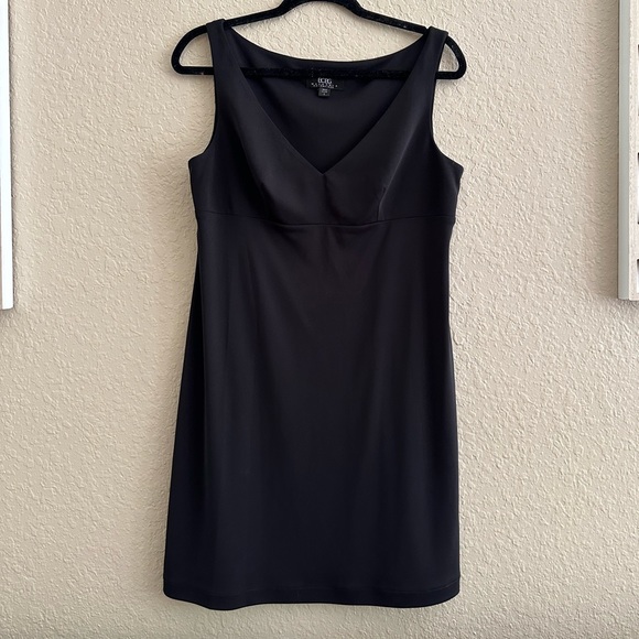 BCBGMaxAzria Dresses & Skirts - Donated — Last chance 💙5/$25💙 BCBG perfect little black dress L
